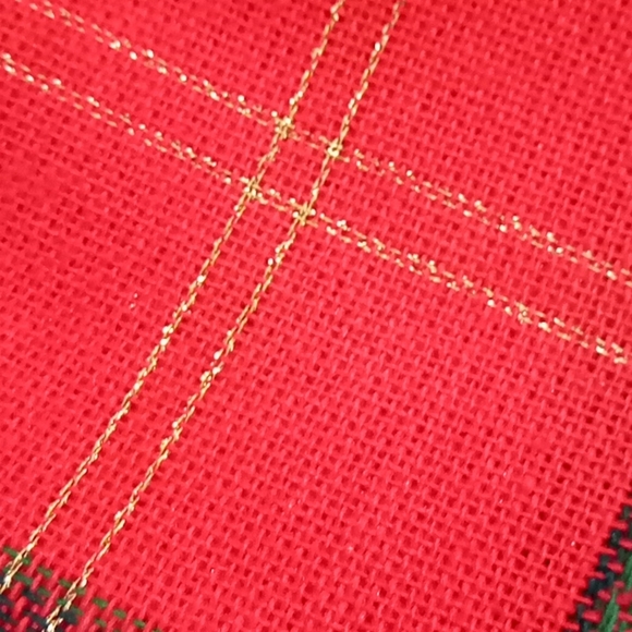 Handcrafted Oval Tablecloth Red Green Gold Trim Plaid Ruffled Edge 72"x76" - Picture 4 of 4